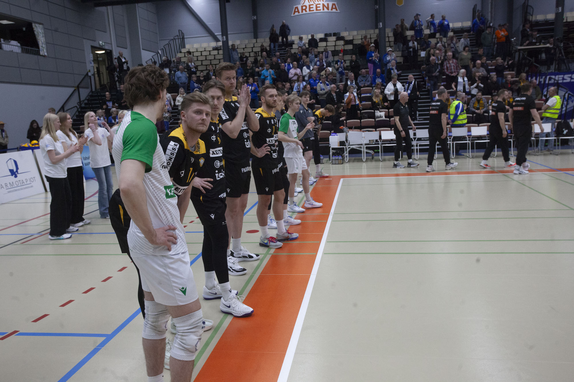 Pronssit karkasivat, Akaa-Volley voitti suvereenisti